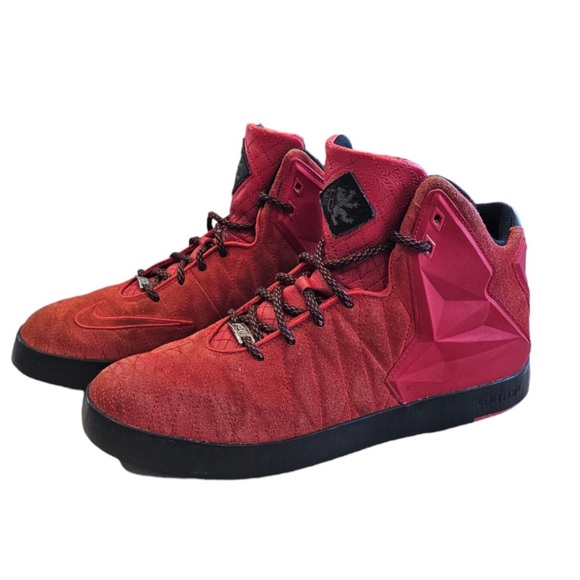 Nike Lebron 11 NSW Lifestyle Red Black Sneakers 616766 600 MENs Size 12 - Picture 2 of 8